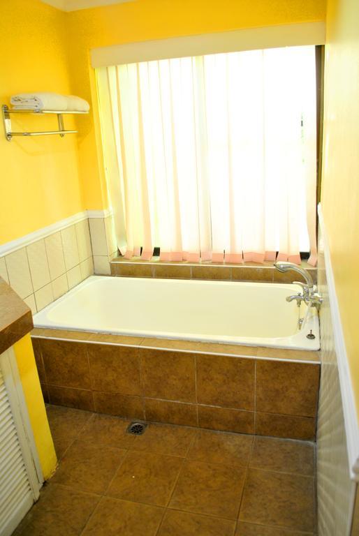 Leyte Park Resort Hotel Tacloban Phòng bức ảnh