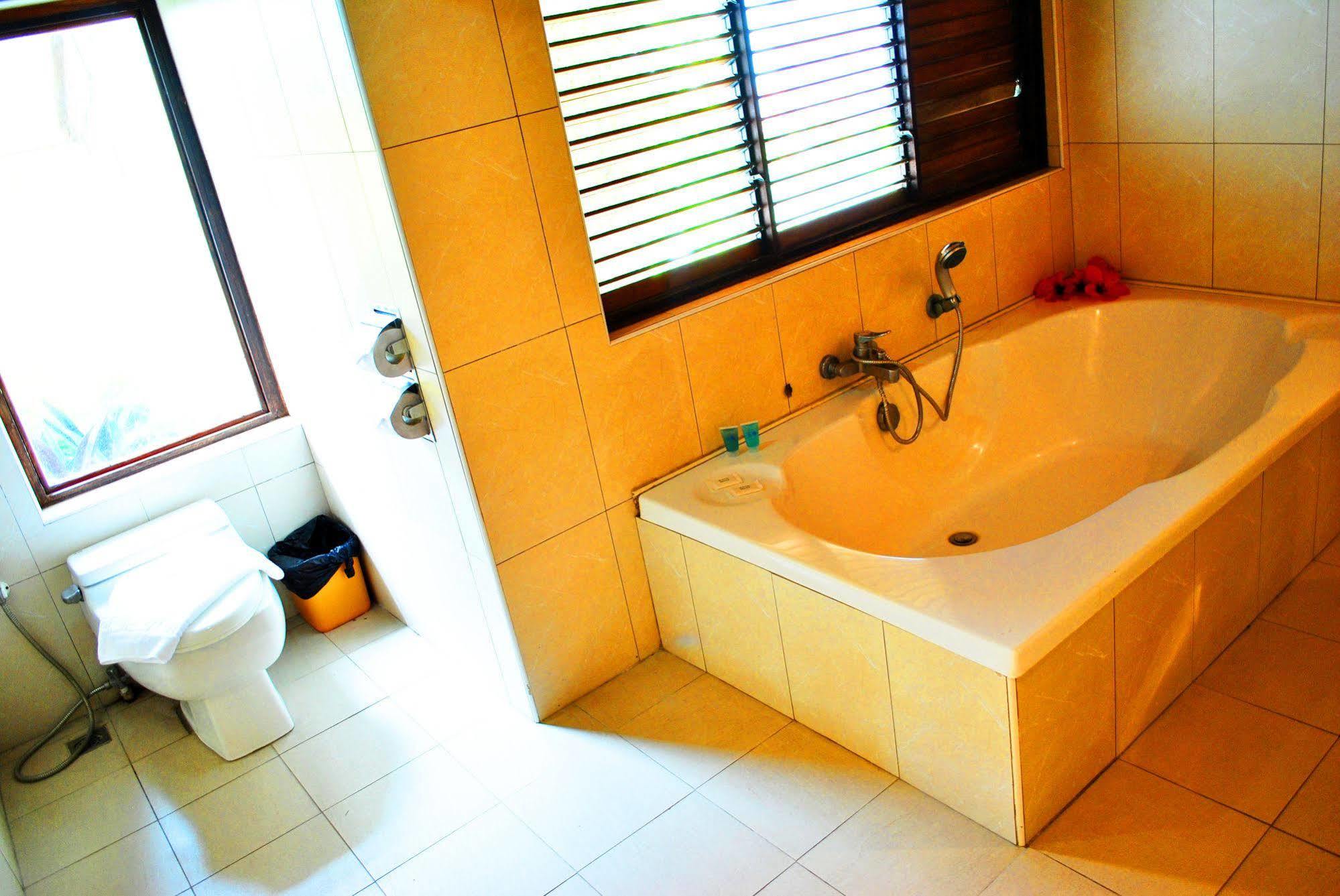 Leyte Park Resort Hotel Tacloban Ngoại thất bức ảnh