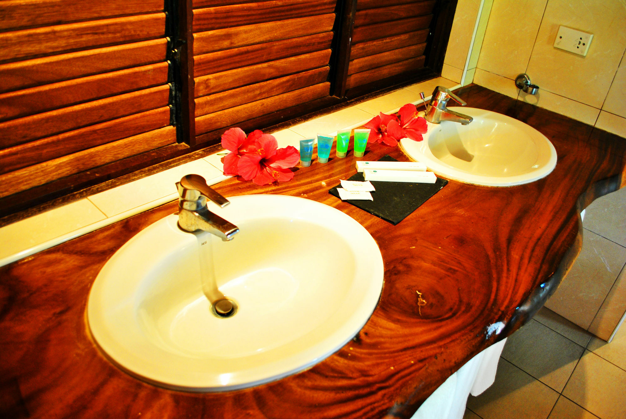 Leyte Park Resort Hotel Tacloban Ngoại thất bức ảnh
